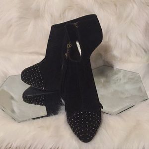 ✨SHOE DAZZEL ✨BLK VELVET ✨STUDDED TOE ✨BOOTIES ✨